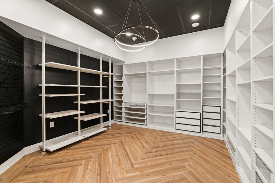 More Photos Of 4440 Walker Blvd, Knoxville Flex For Sale