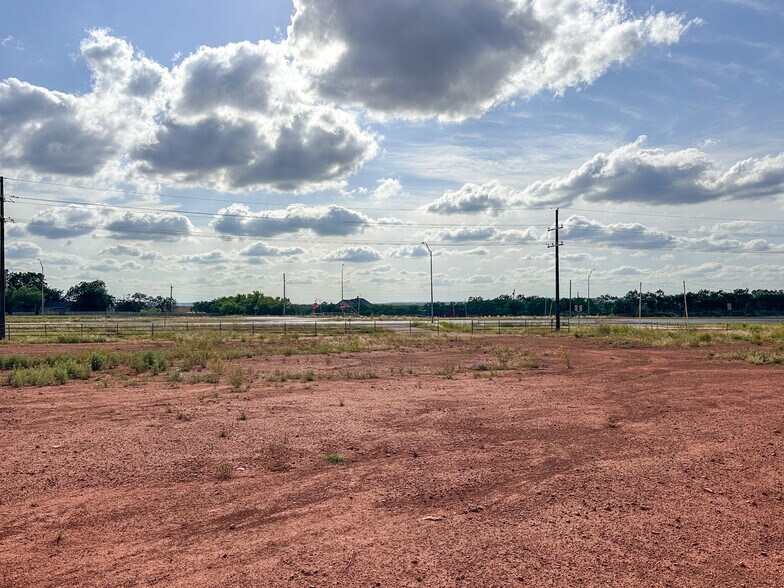 More Photos Of 3567 HWY 84 Hwy, Tuscola Warehouse For Lease