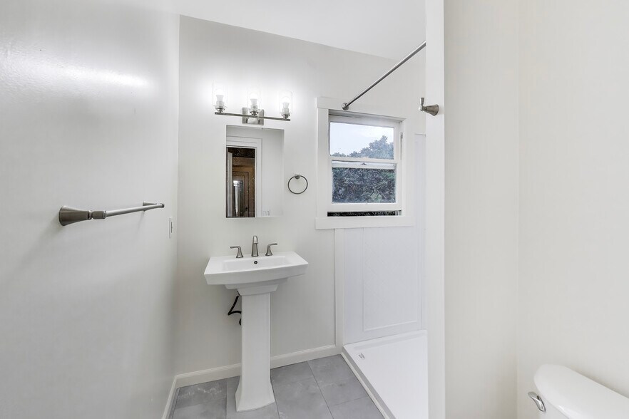 More Photos Of 506-508 Valle Vista Ave, Oakland Apartments For Sale