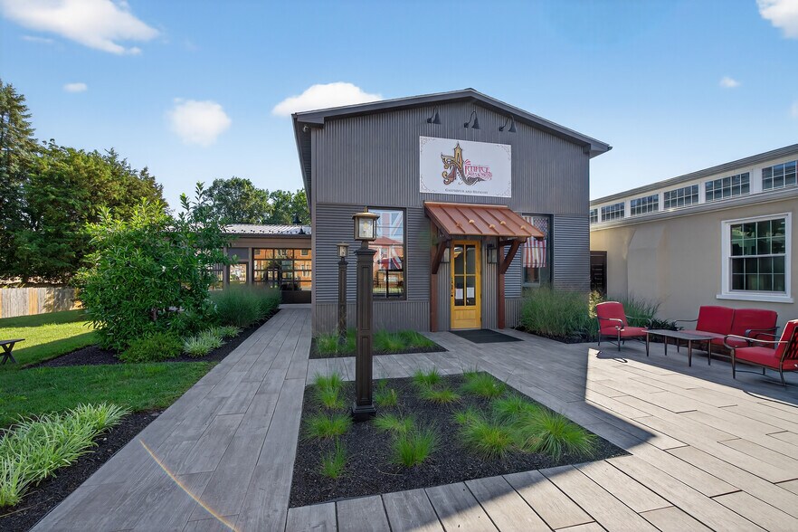 More Photos Of 51 N Main St, Manheim General Retail For Sale