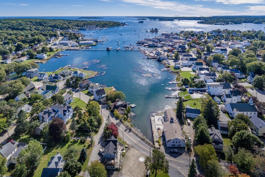 More Photos Of 28 Union St, Boothbay Harbor Restaurant For Sale