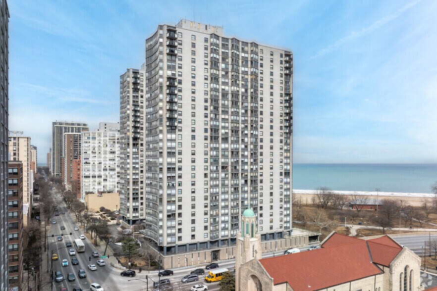 Primary Photo Of 5701 N Sheridan Rd, Chicago Apartments For Lease