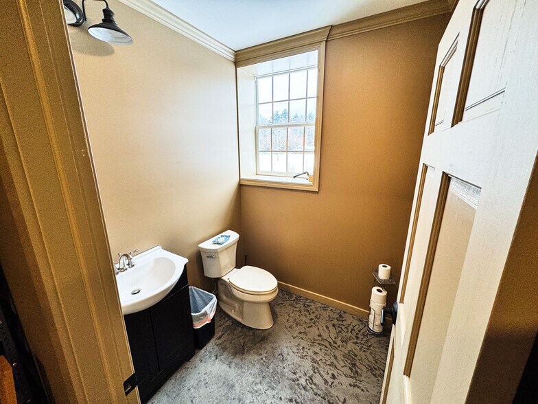 More Photos Of 4 Nora Ln, Pomfret Warehouse For Sale