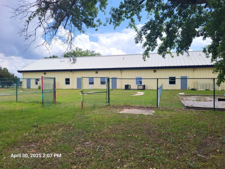 More Photos Of 3525 Russell Rd, Marianna Daycare Center For Sale