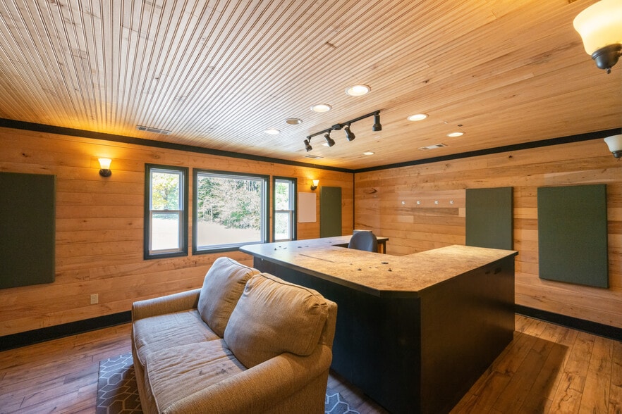 More Photos Of 215 Baker Rd, Huntingdon Lodge Meeting Hall For Sale