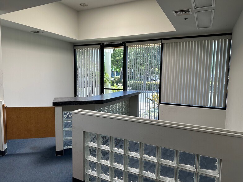 More Photos Of 2221 E Celsius Ave, Oxnard Manufacturing For Lease