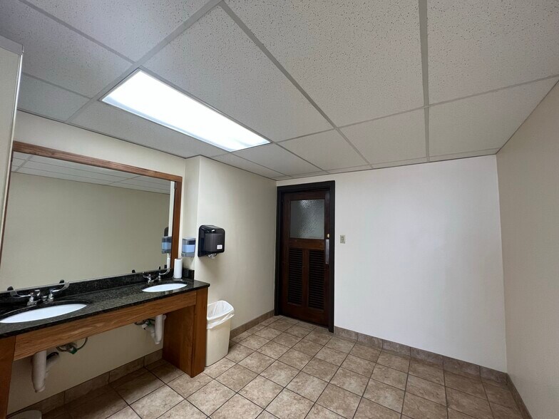 More Photos Of 1100 Washington Ave, Carnegie Office For Lease