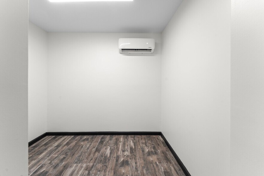 More Photos Of 2988 George Washington Memorial Hwy, Hayes Office For Sale