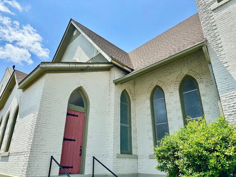 More Photos Of 1424 E Main St, Humboldt Hospitality For Sale