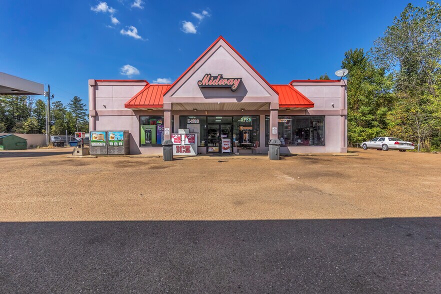 Primary Photo Of 5577 County Road 174, Grenada General Retail For Sale