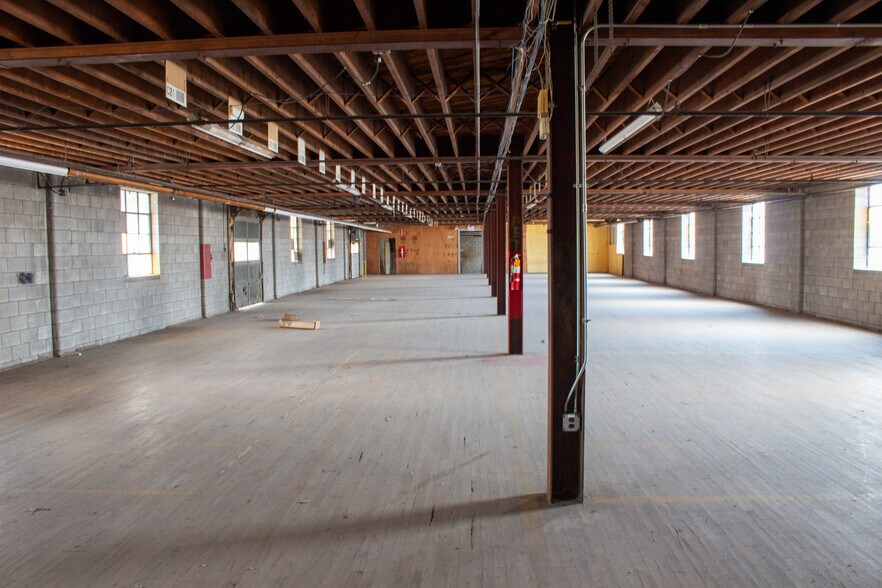 More Photos Of 1224 Mill St, Jasper Manufacturing For Sale