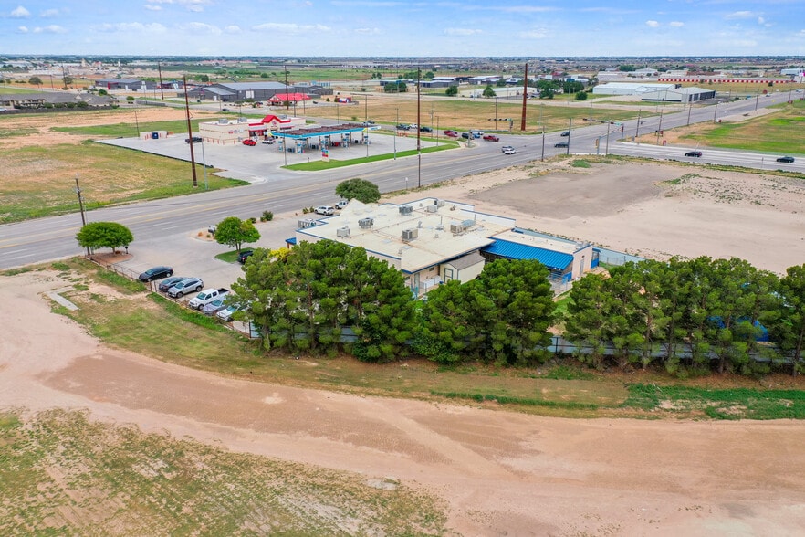 More Photos Of 11302 Indiana Ave, Lubbock Veterinarian Kennel For Sale