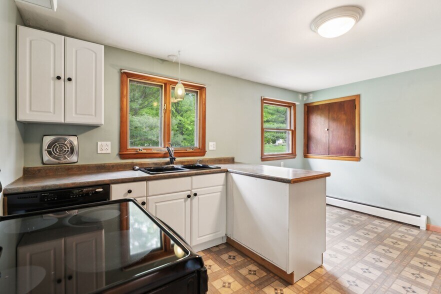 More Photos Of 705 Maine Ave, Farmingdale Multifamily For Sale