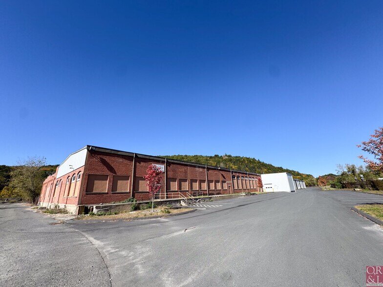 More Photos Of 2223 Thomaston Ave, Waterbury Manufacturing For Lease