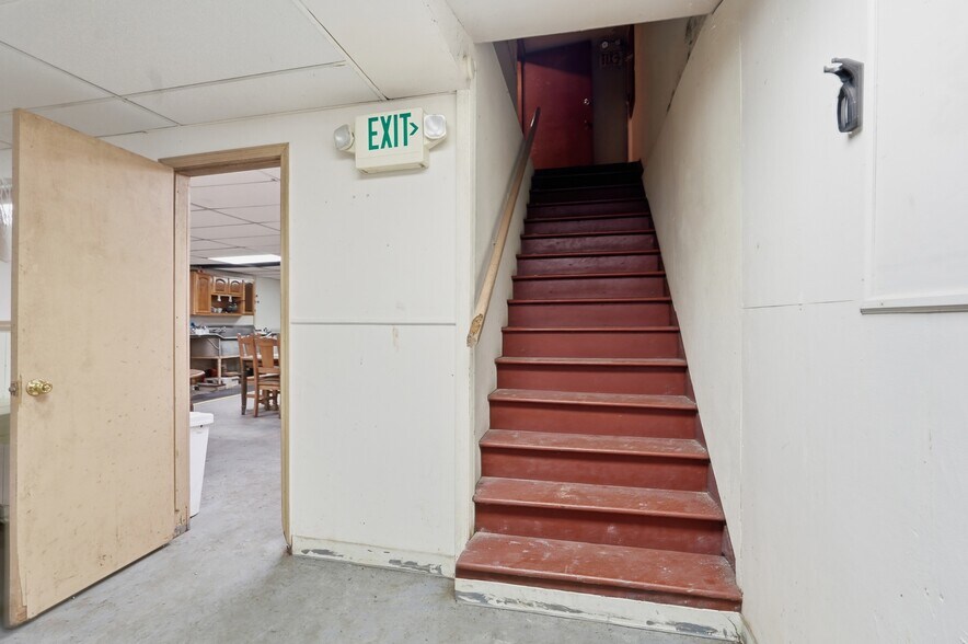 More Photos Of 1142-1148 Broadway, Camden Flex For Sale