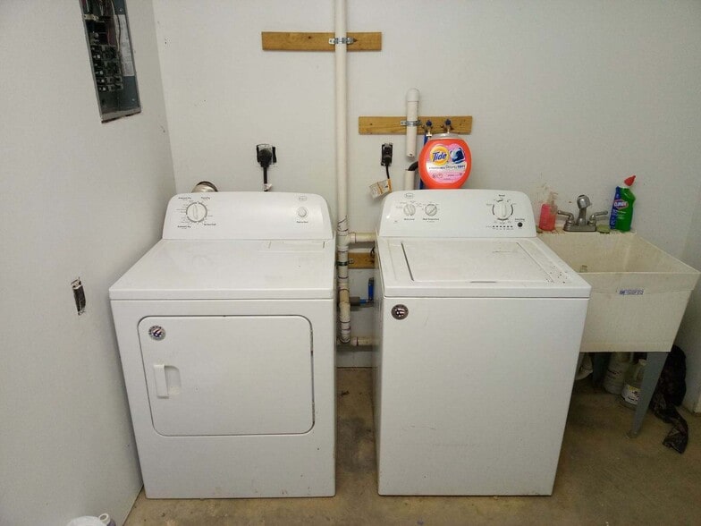 More Photos Of 224 Michael Ln, New Berlin Racetrack For Sale