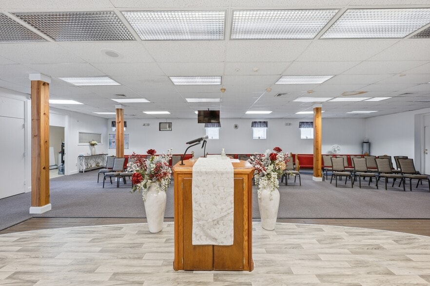 More Photos Of 55 Curtis St, New Britain Freestanding For Sale