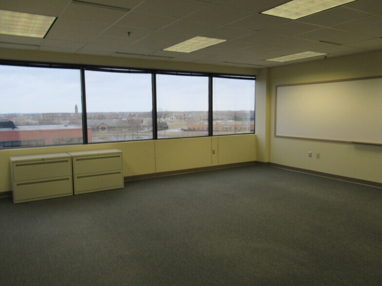 More Photos Of 3201 W White Oaks Dr, Springfield Office For Sale