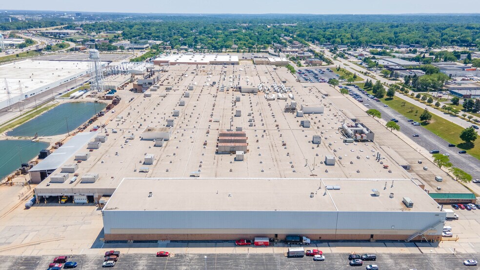More Photos Of 3300 N 124th St, Milwaukee Manufacturing For Lease