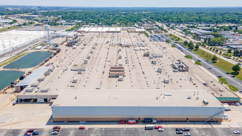 More Photos Of 3300 N 124th St, Milwaukee Manufacturing For Lease