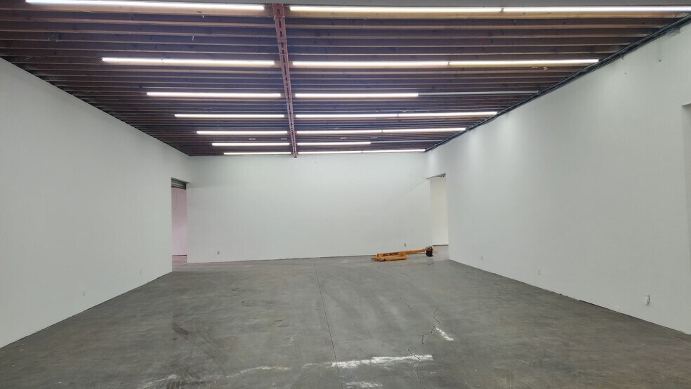 More Photos Of 543 N Fairfax Ave, Los Angeles Loft Creative Space For Lease
