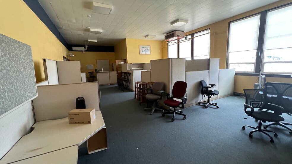 More Photos Of 115 NW State St, Pullman Loft Creative Space For Sale