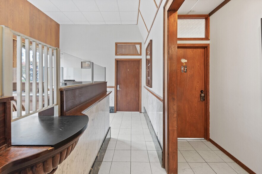 More Photos Of 200 E Central Ave, Belton Office Residential For Sale