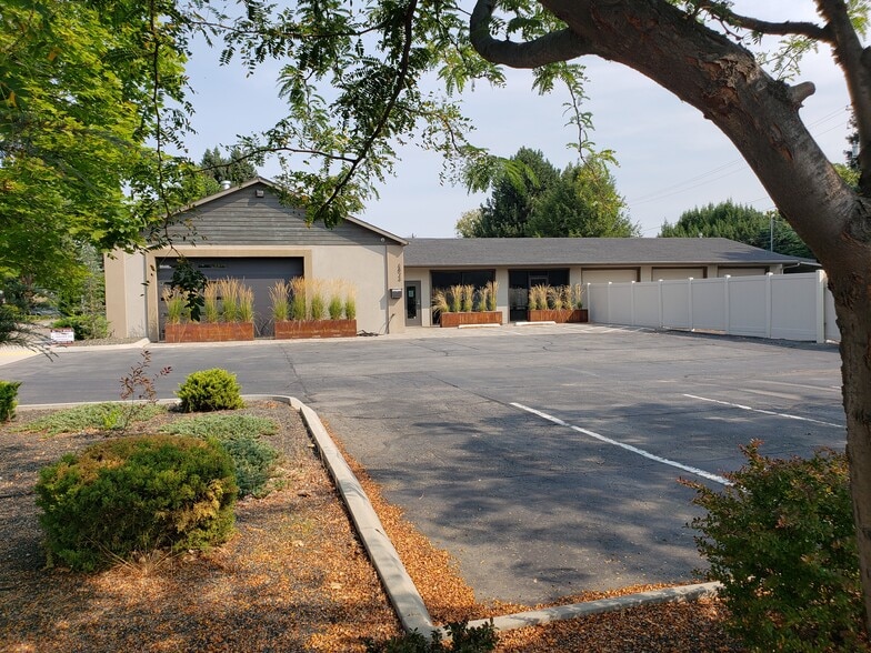 Primary Photo Of 4824 W Fairview Ave, Boise Freestanding For Lease