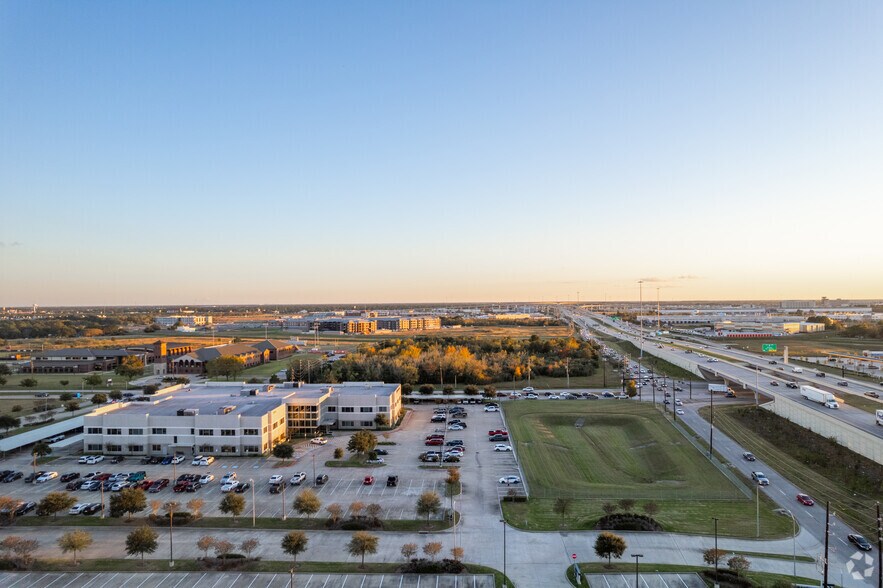 More Photos Of 1904 Grand Parkway W, Katy Office For Lease