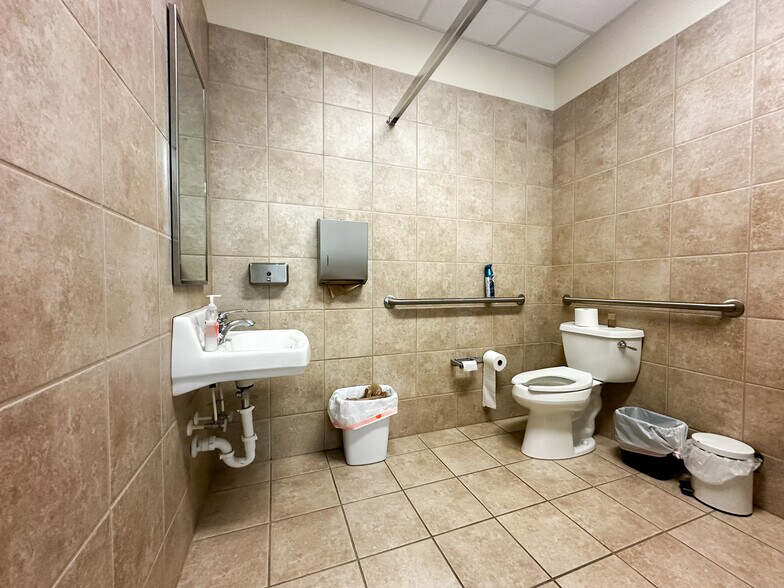 More Photos Of 2117 Harden Blvd, Lakeland Office For Lease