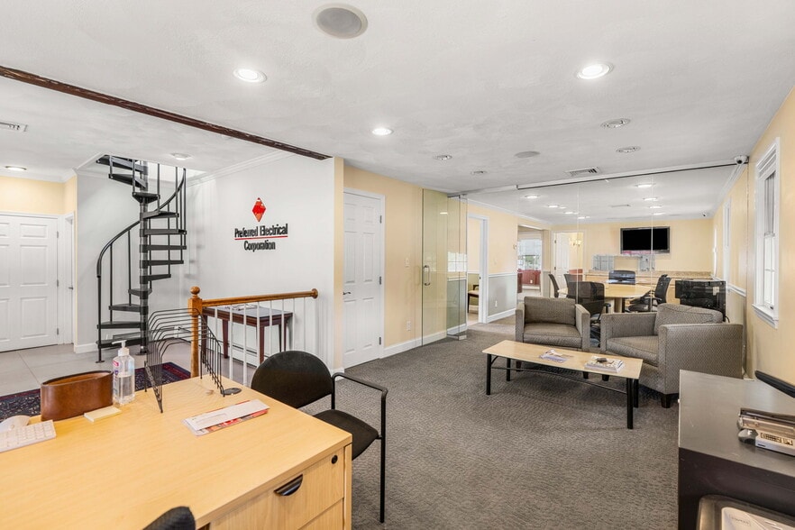 More Photos Of 1764 Main St, Tewksbury Office For Lease