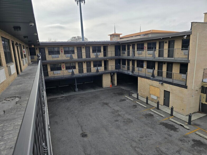 More Photos Of 7621 S Cottage Grove Ave, Chicago Hotel For Sale