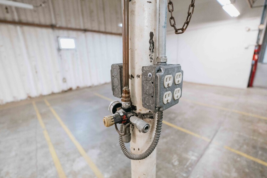 More Photos Of 2565 16th Ave, Columbus Light Manufacturing For Sale