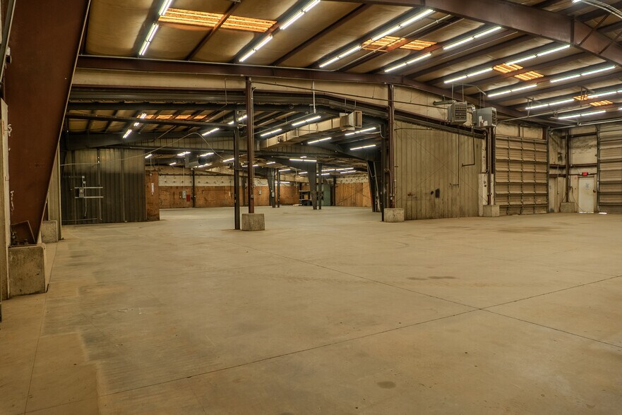 More Photos Of 6504 Burlington Rd, Whitsett Manufacturing For Lease