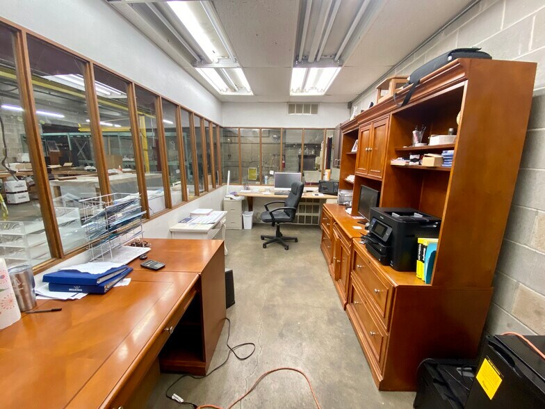 More Photos Of 21 N 12th St, Belleville Industrial For Sale