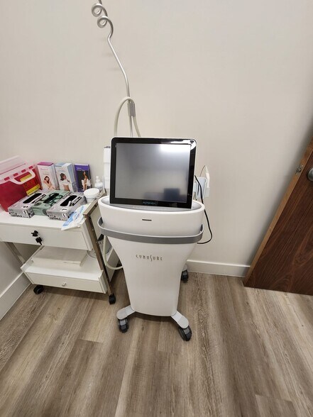 More Photos Of 6630 Foothill Blvd, Tujunga Freestanding For Lease