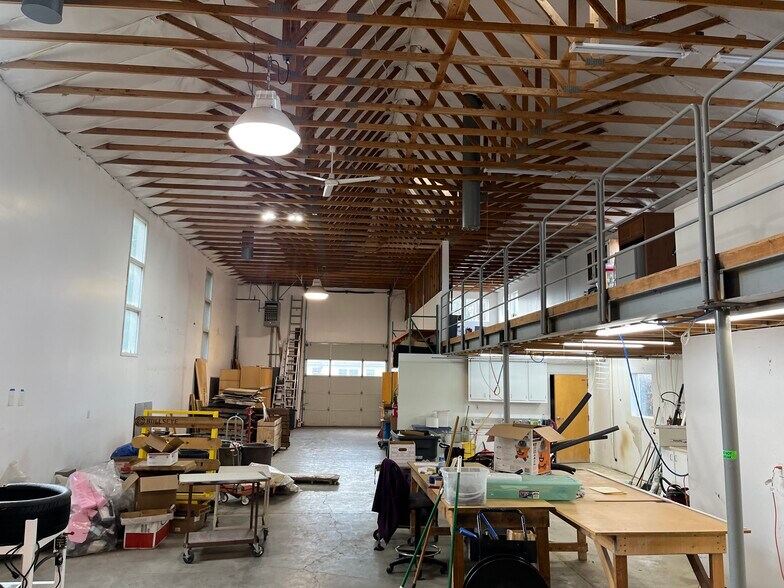 More Photos Of 333-339 NE Lincoln St, Hillsboro Flex For Sale