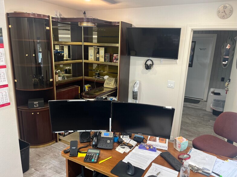 More Photos Of 1805 Cleveland Ave, National City Industrial For Sale