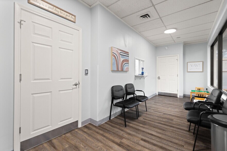 More Photos Of 725 S Main St, London Medical For Sale