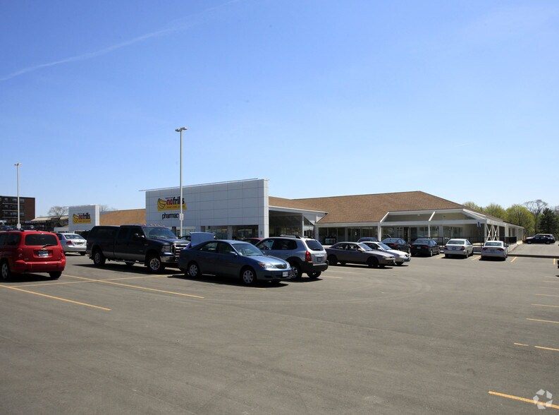 More Photos Of 245 Dixon Rd, Toronto Supermarket For Lease