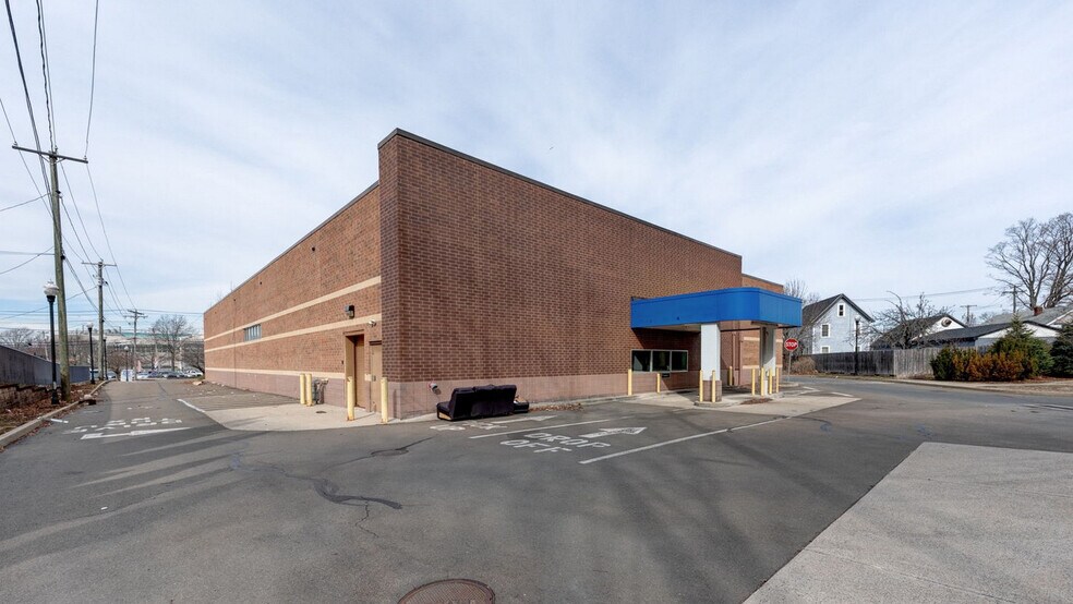 More Photos Of 85 Middletown Ave, North Haven Drugstore For Sale