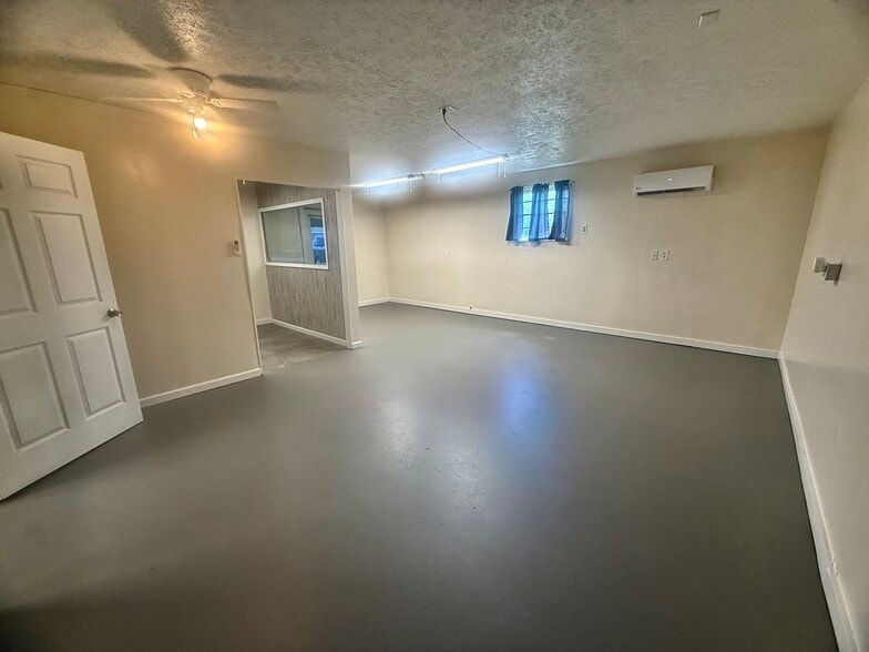 More Photos Of 1074 S Main St, Crossville Office Residential For Sale