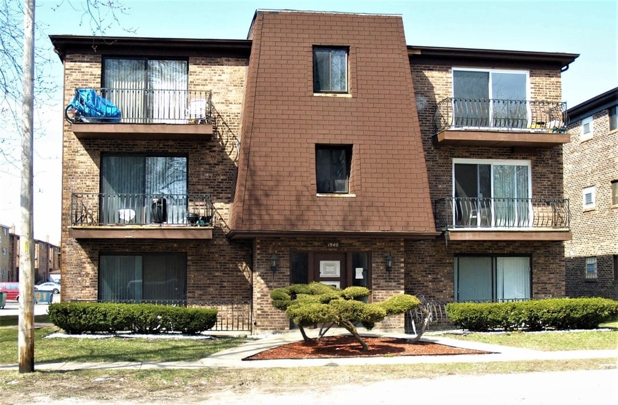 Primary Photo Of 1930 Pulaski Rd, Calumet City Apartments For Sale