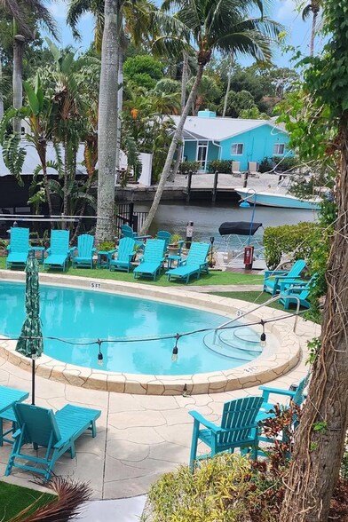 More Photos Of 3350 Bayshore Dr, Naples Hotel For Sale