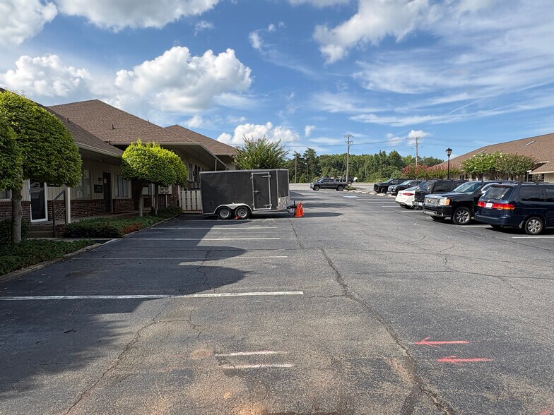 More Photos Of 4371 Charlotte Hwy, Clover Office For Sale