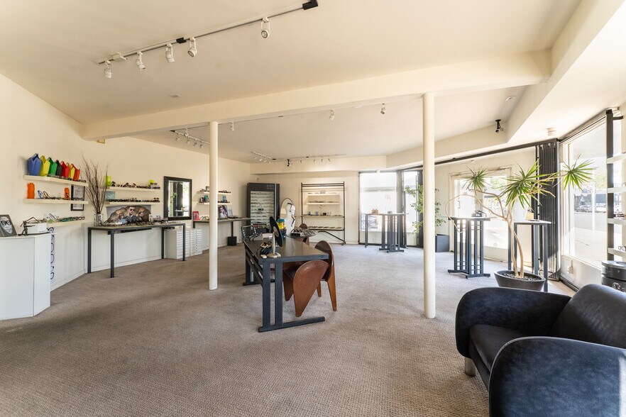 More Photos Of 13831 Ventura Blvd, Sherman Oaks Storefront For Sale