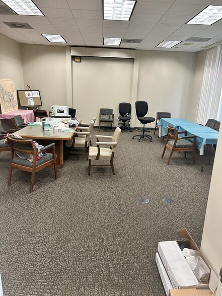 More Photos Of 620 S Constitution Ave, Ashdown Office For Sale