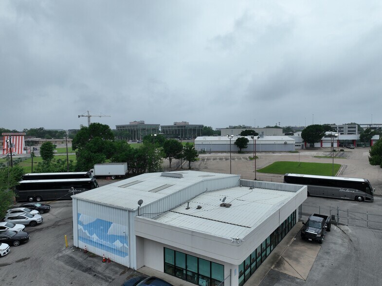 More Photos Of 6415 E US HWY 290, Austin Showroom For Lease