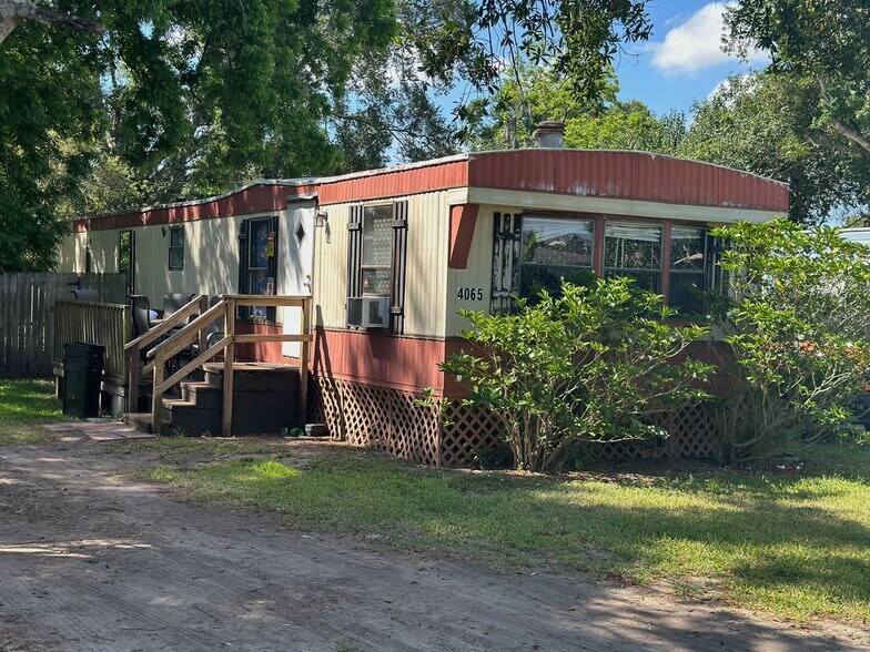 More Photos Of 6065 Bay Ave, Highland City Manufactured Housing Mobile Home Park For Sale