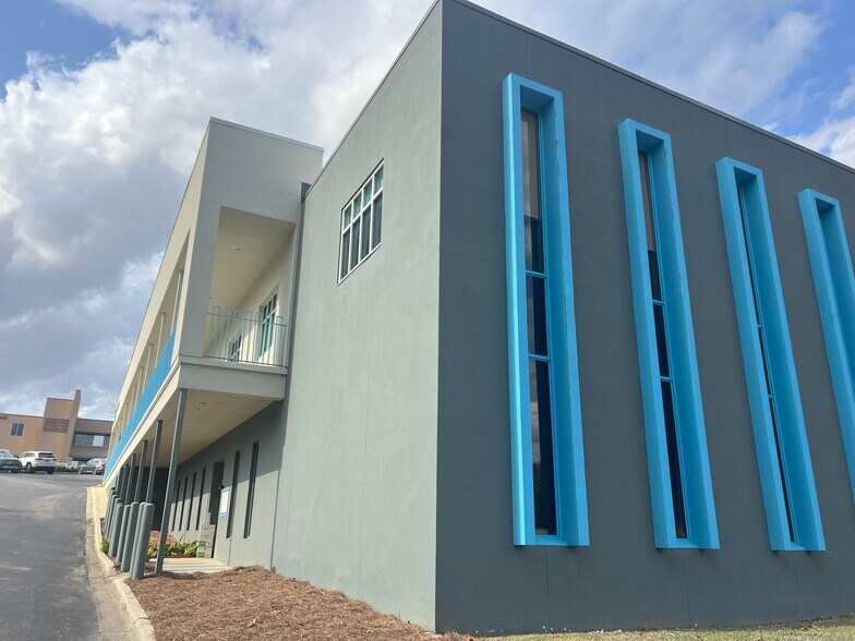 More Photos Of 3415 Independence Dr, Birmingham Office For Lease
